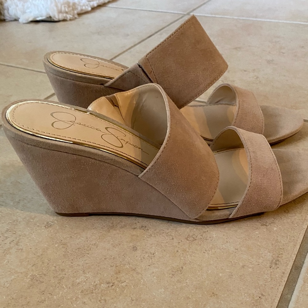 Jessica Simpson nude suede wedge sandals size 8